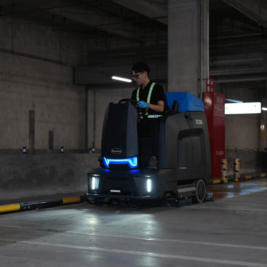 Аренда аккумуляторной поломоечной машины Gadlee GT260 B106 с местом для оператора в компании ГенПрокат