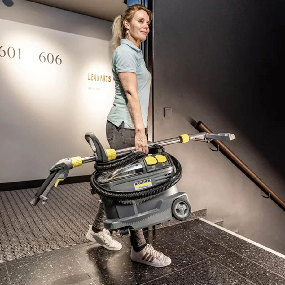 Аренда моющего пылесоса Karcher Puzzi 8/1 в компании ГенПрокат